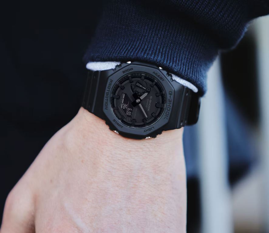 GA-2100-1A1JF (CasiOak) - 不動の人気No.1